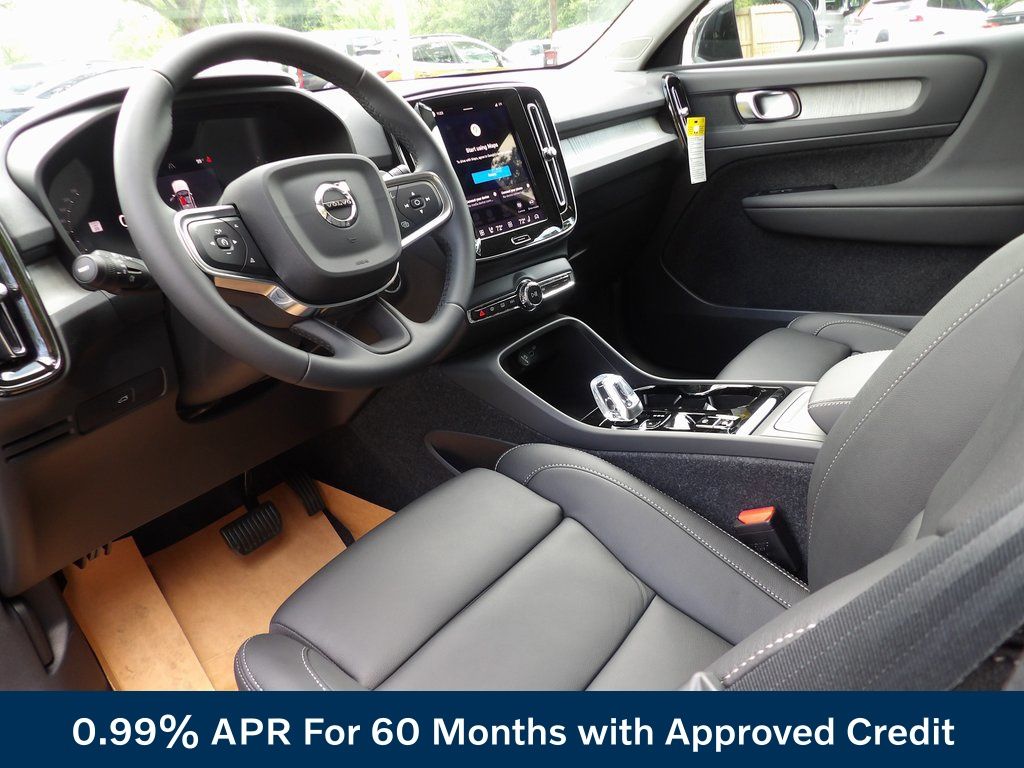2026 Volvo XC40 Plus - Photo 9
