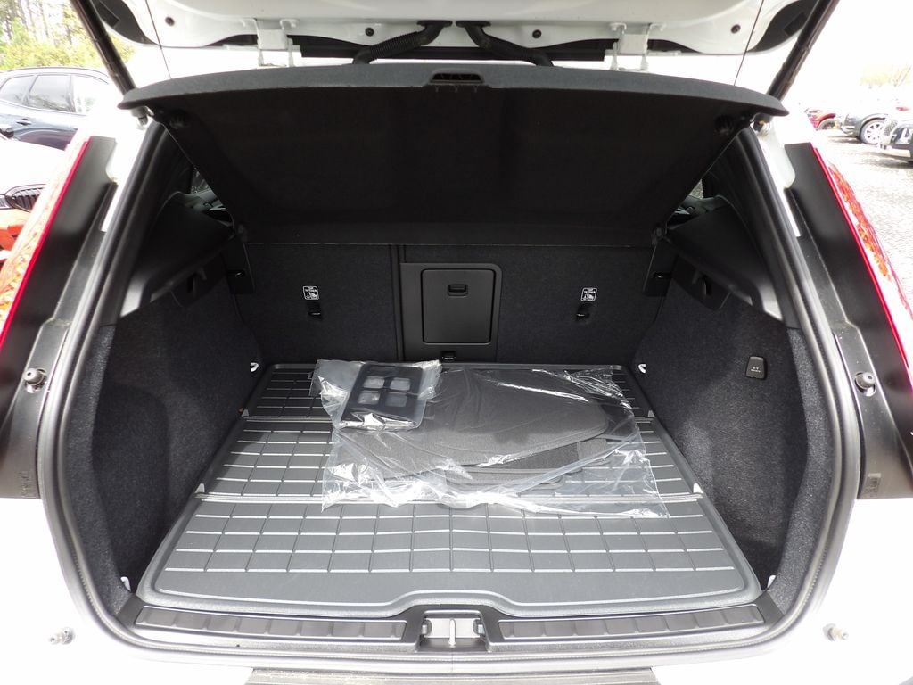 2025 Volvo XC40 Ultra - Photo 25