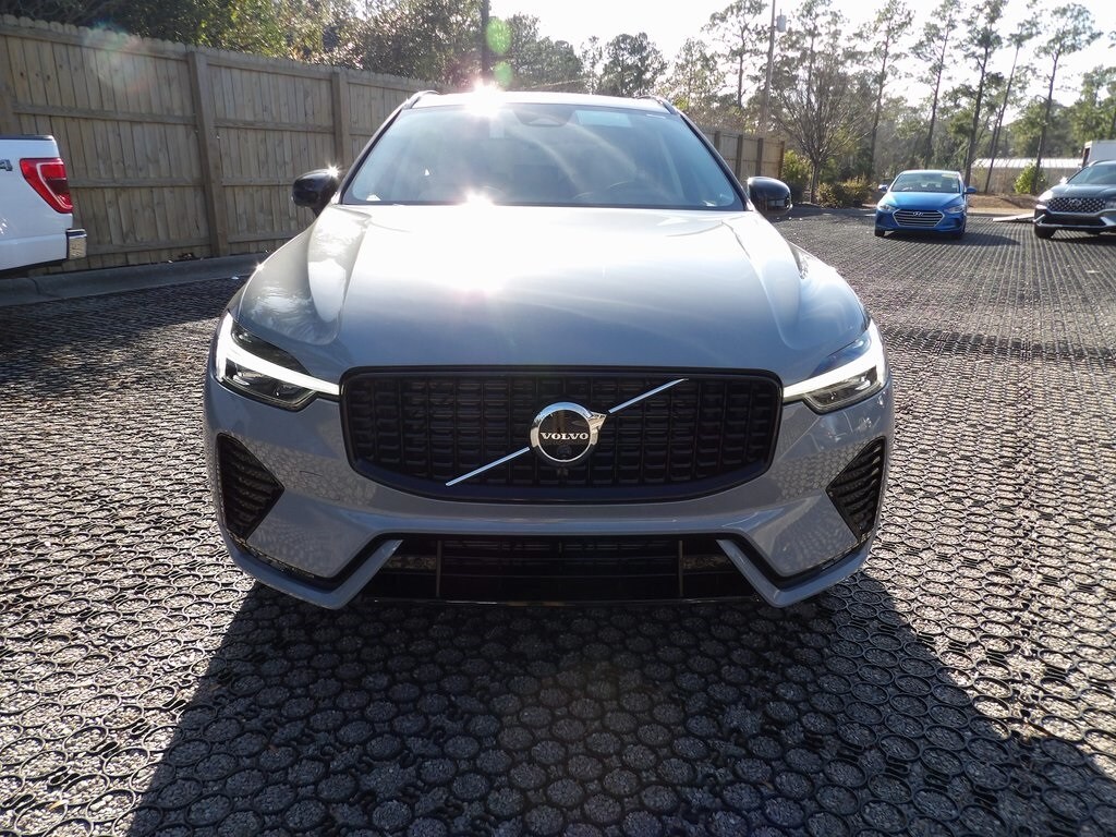 2025 Volvo XC60 B5 Plus photo 2