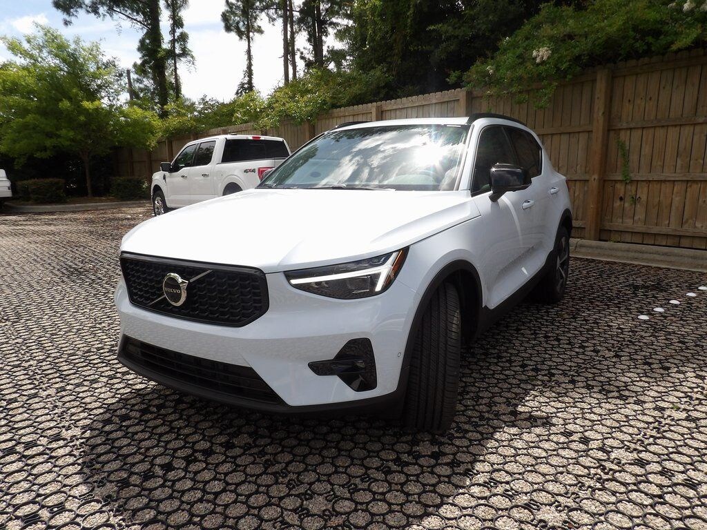 New 2026 Volvo XC40 B5 Plus SUV