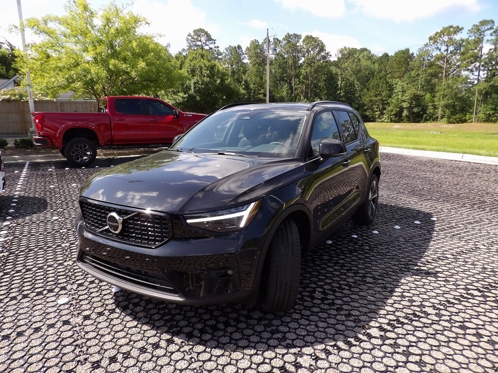 2026 Volvo XC40 Plus photo 3