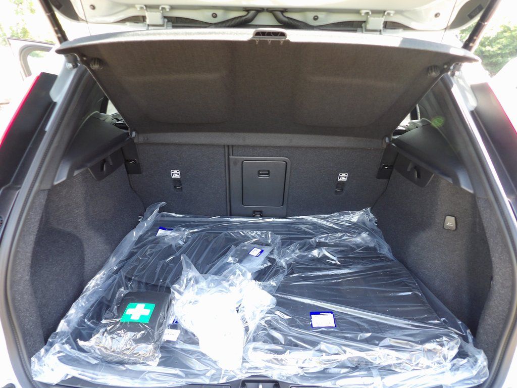 2026 Volvo XC40 Plus - Photo 23