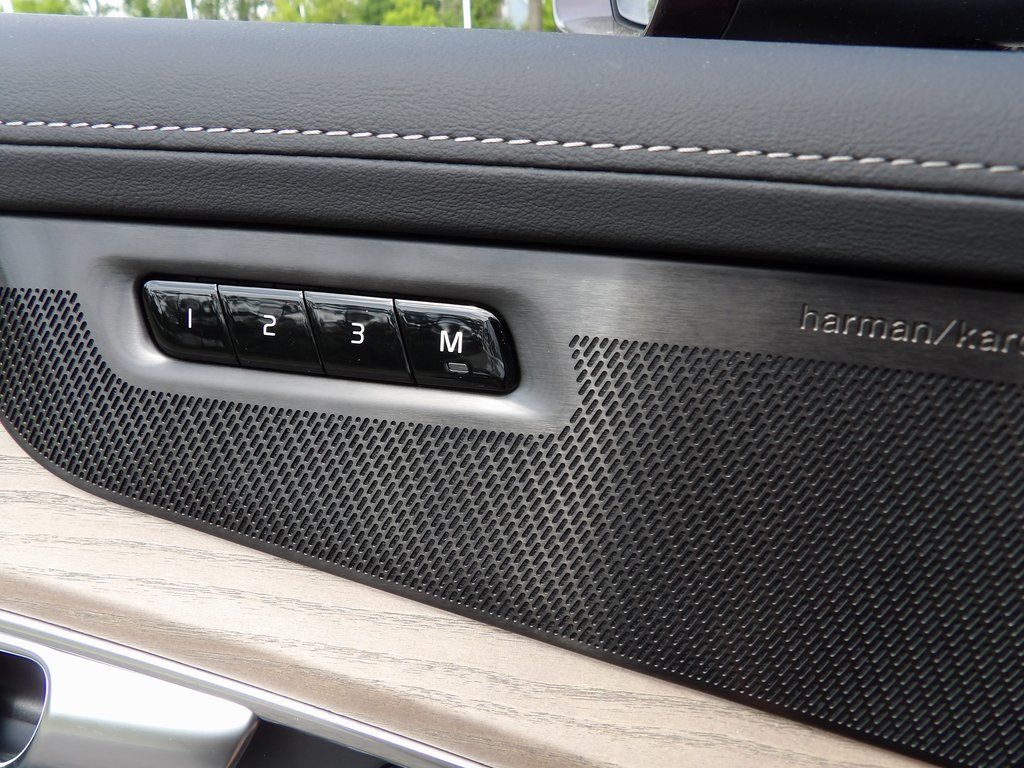 2025 Volvo XC90 Plus - Photo 21