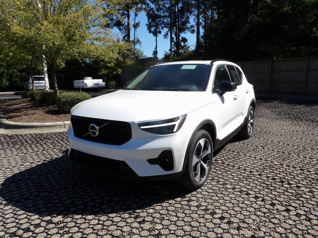 New 2026 Volvo XC40 B5 Plus SUV