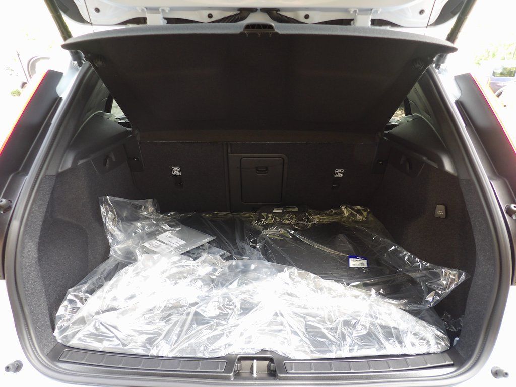 2026 Volvo XC40 Plus - Photo 21