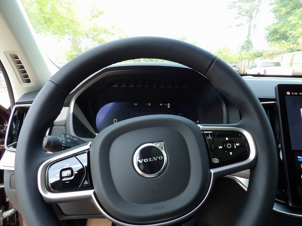 2025 Volvo XC90 Plus - Photo 25