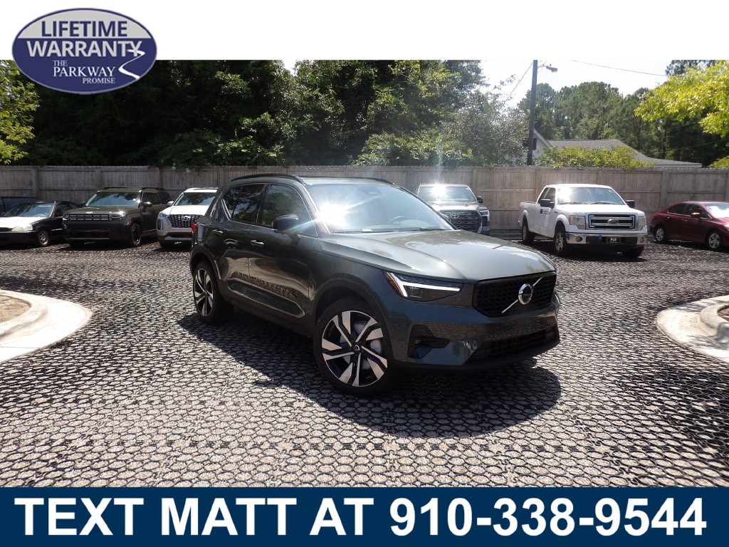 New 2026 Volvo XC40 B5 Plus SUV