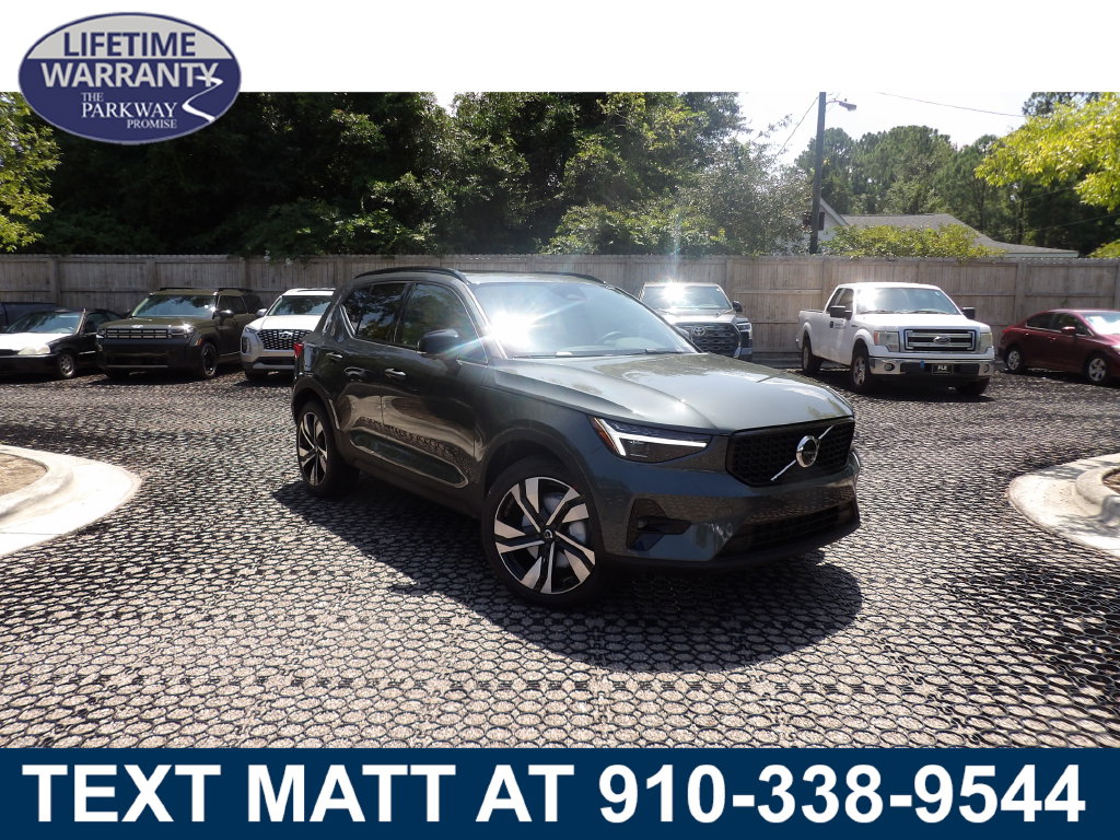 2026 Volvo XC40 B5 Plus AWD SUV