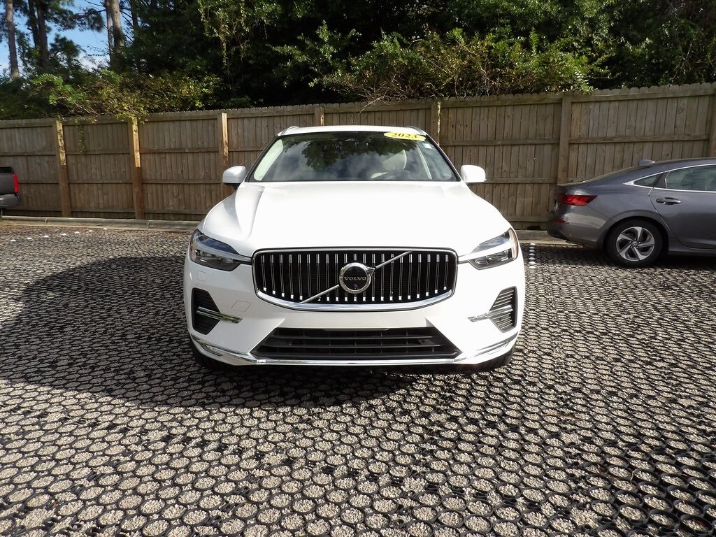 2023 Volvo XC60 B5 Plus photo 2