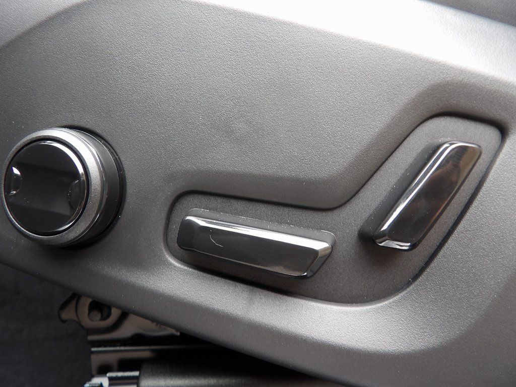 2026 Volvo XC90 Plus - Photo 14