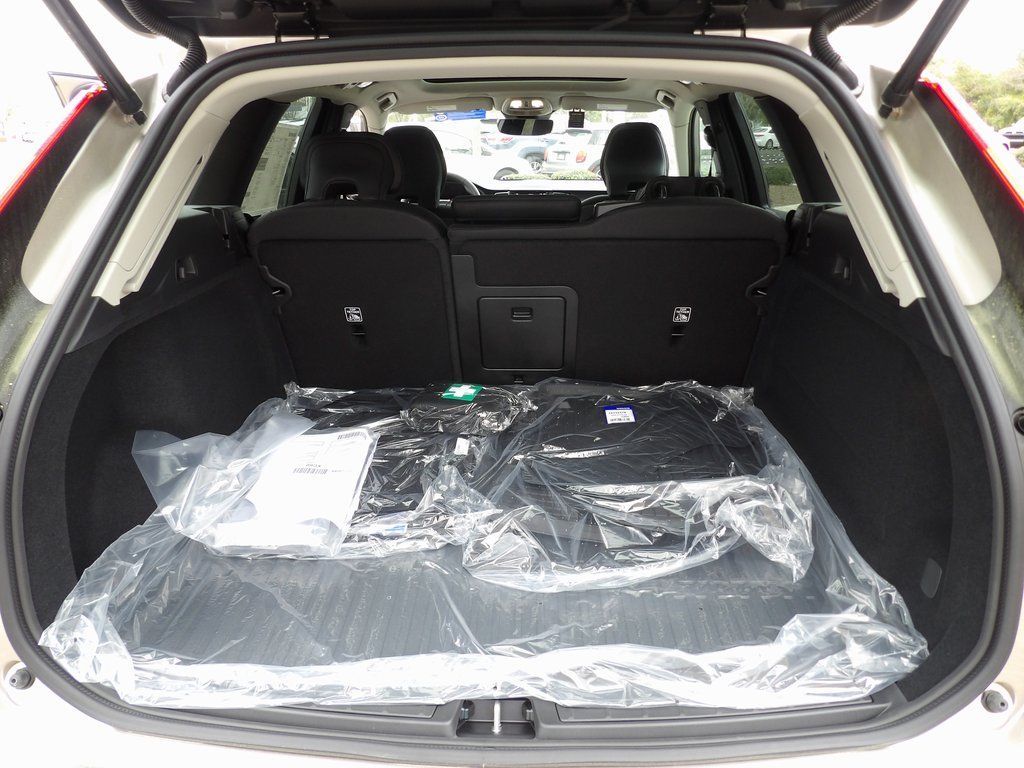 2025 Volvo XC60 Core - Photo 13