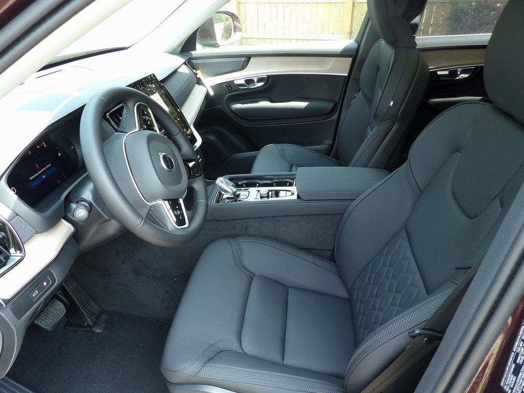 2025 Volvo XC90 Plus - Photo 9
