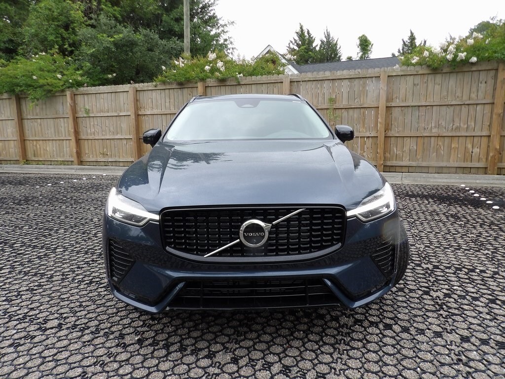 2025 Volvo XC60 B5 Plus photo 2