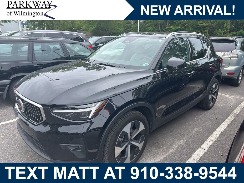 2024 Volvo XC40 B5 Plus Bright AWD's photo