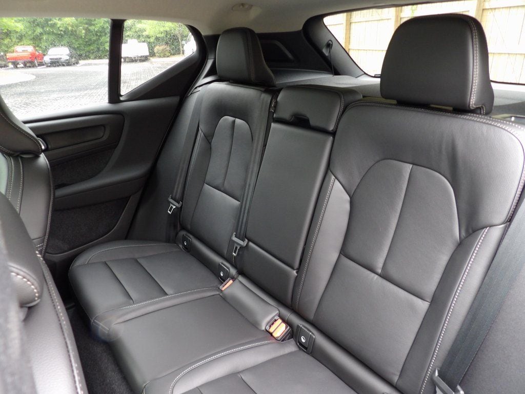 2025 Volvo XC40 Core - Photo 23