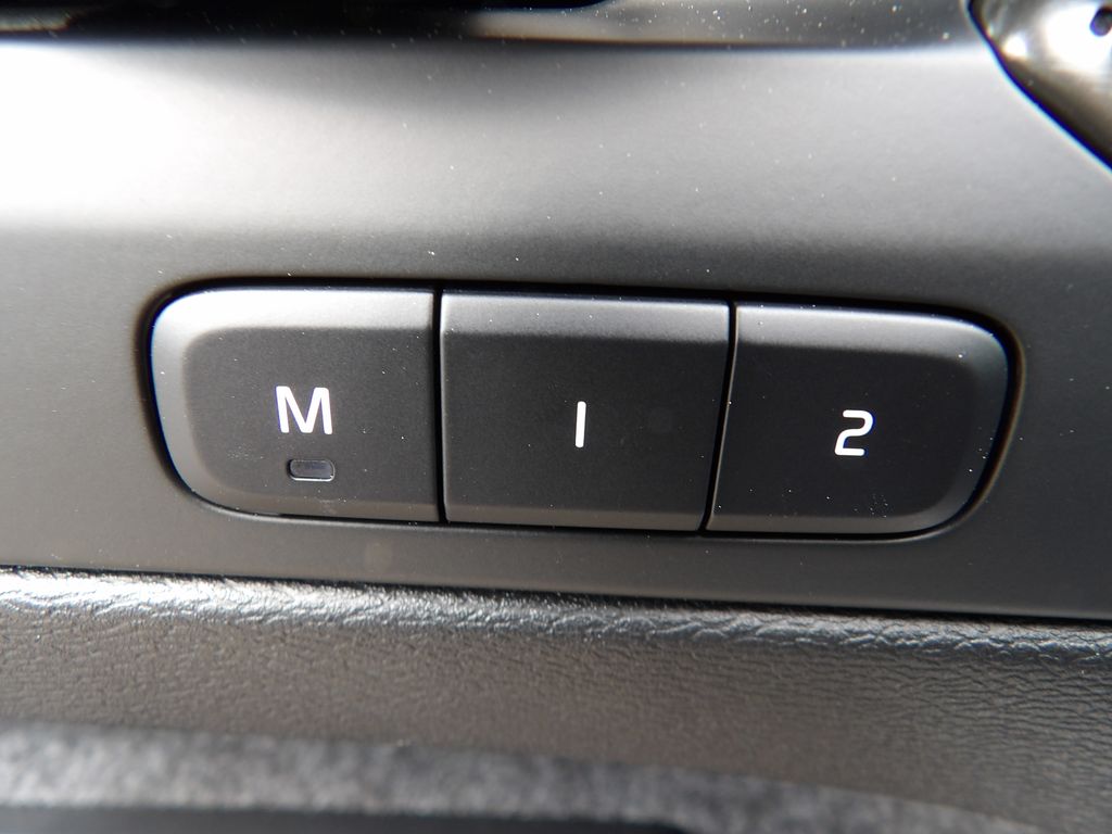 2025 Volvo XC40 Ultra - Photo 10