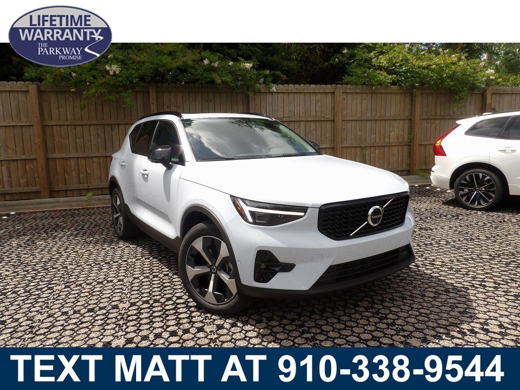 2026 Volvo XC40 Plus's photo