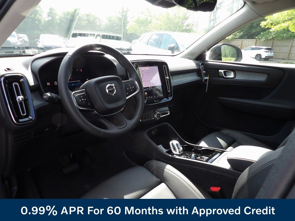 2026 Volvo XC40 Plus - Photo 9