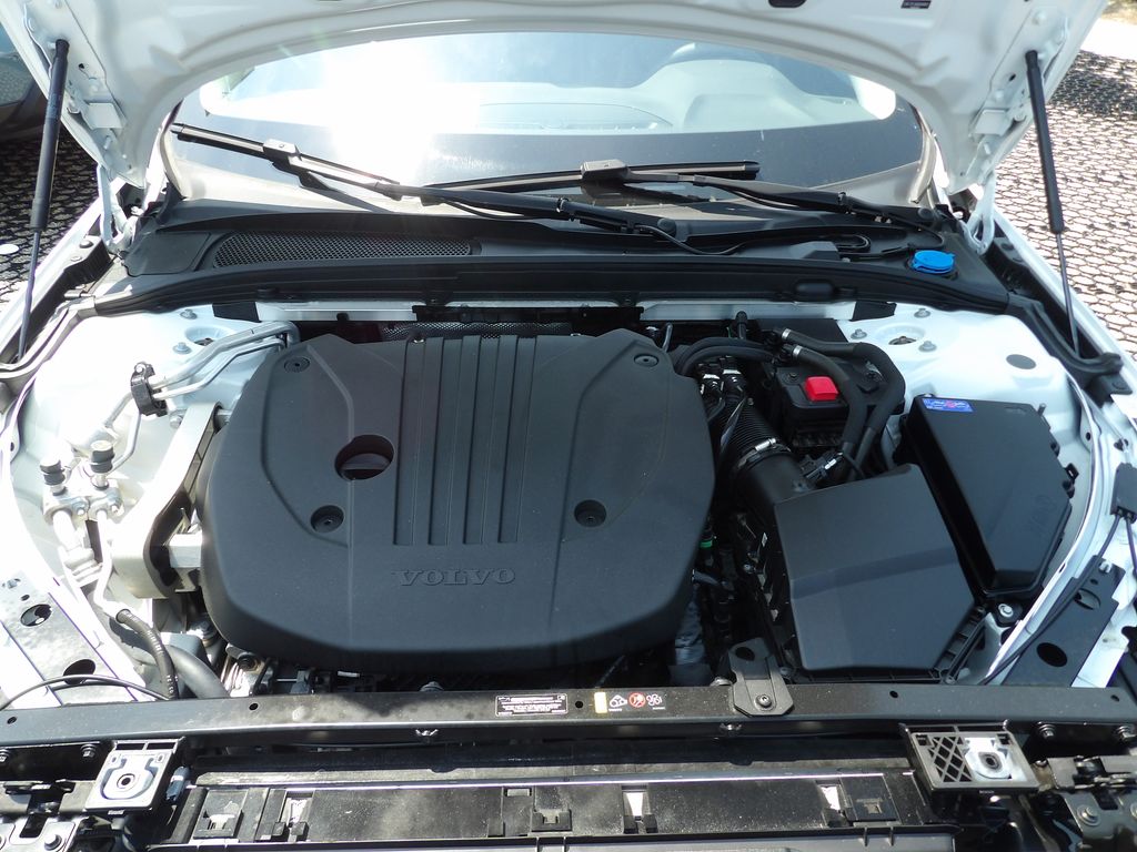 2025 Volvo S60 Core - Photo 26