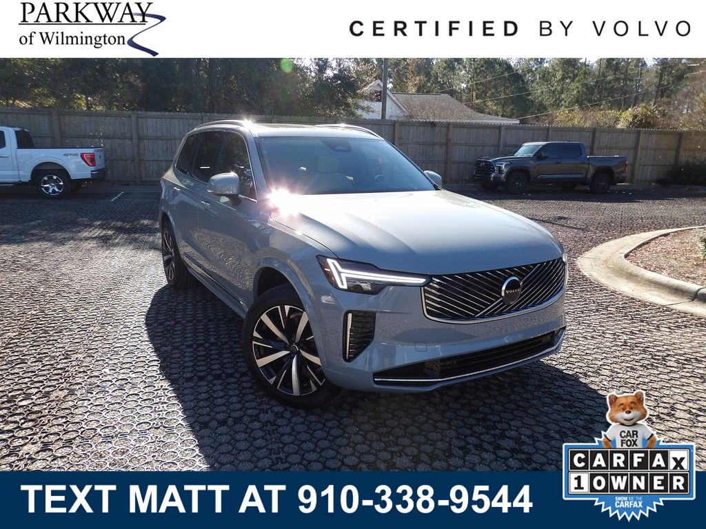 2025 Volvo XC90 Core's photo