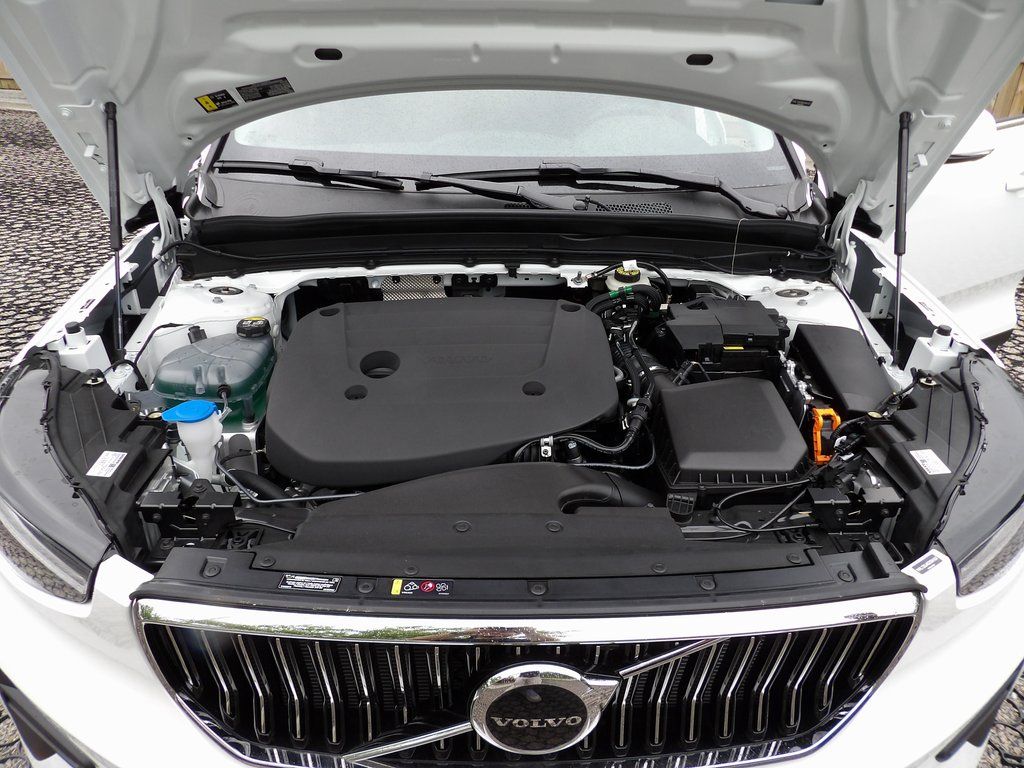 2025 Volvo XC40 Core - Photo 27