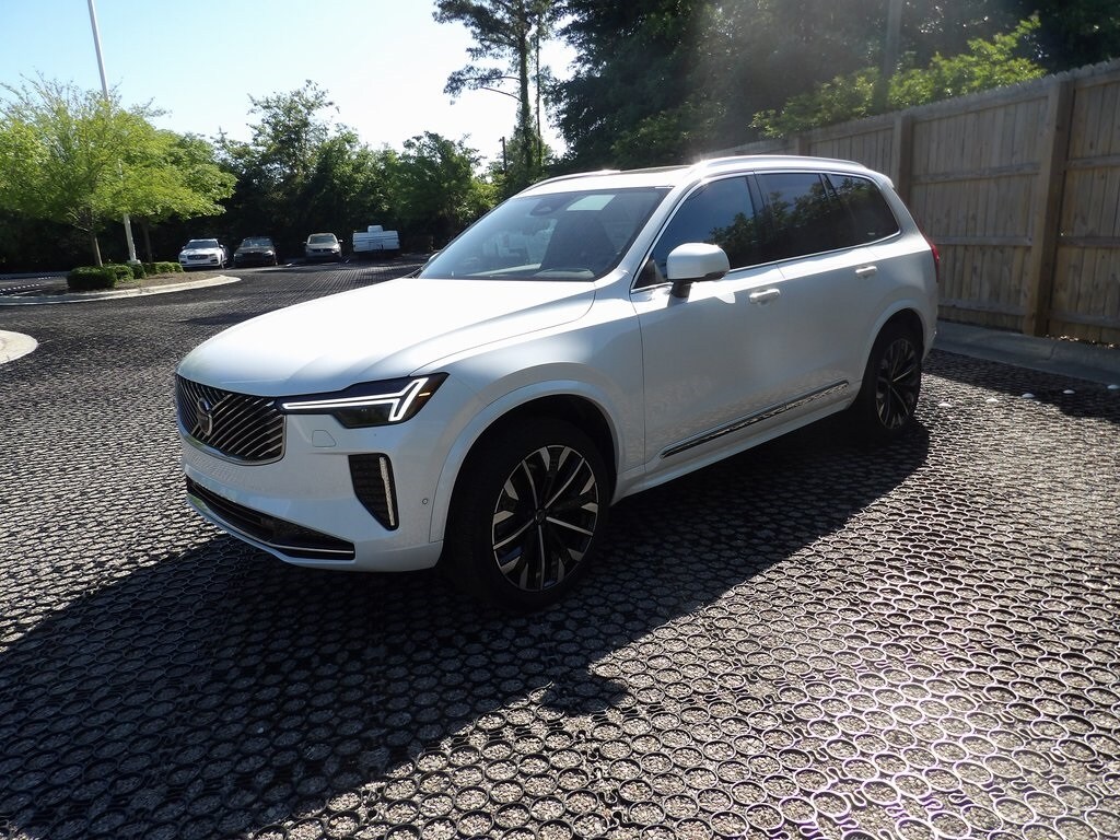 2025 Volvo XC90 Plus photo 3