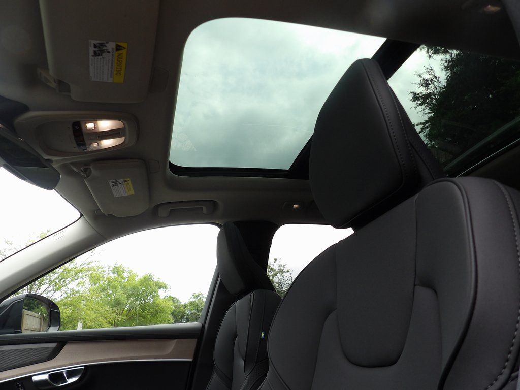 2026 Volvo XC90 Plus - Photo 22