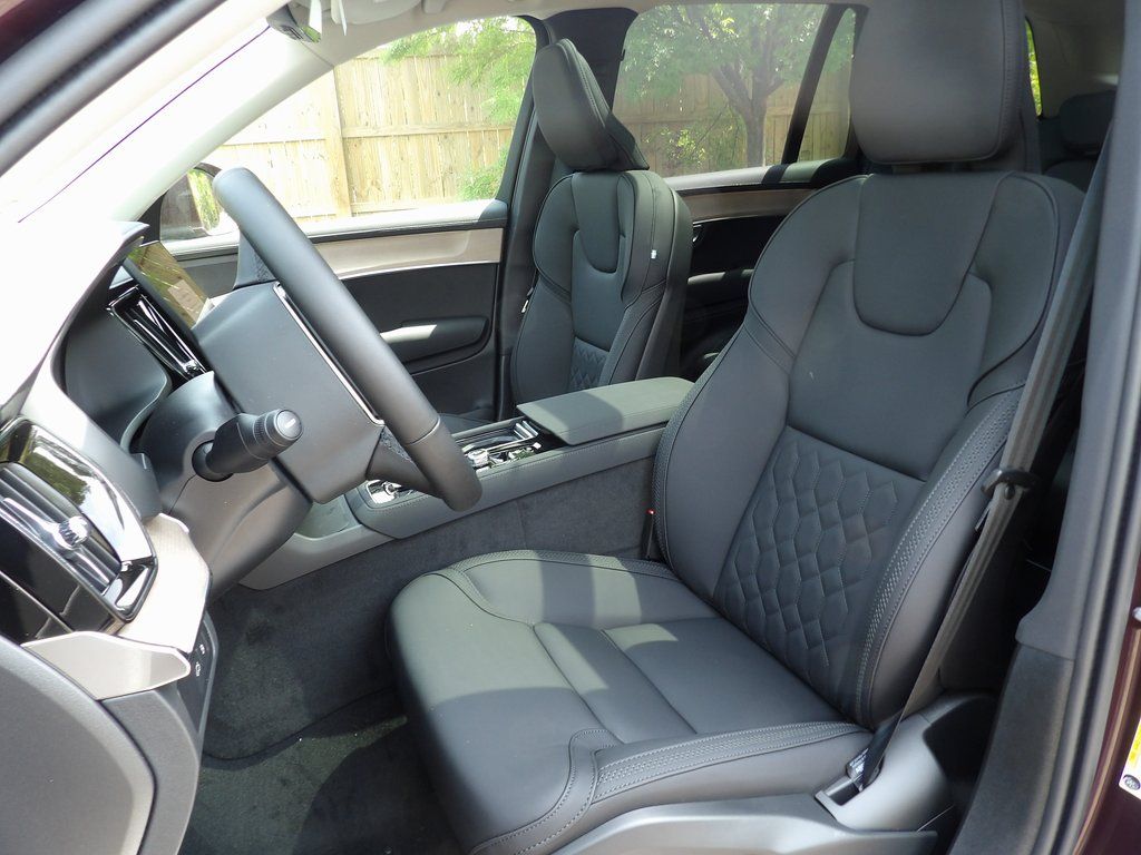 2025 Volvo XC90 Plus - Photo 13