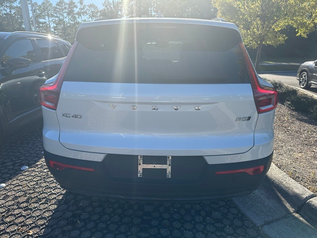 2024 Volvo XC40 Plus photo 3