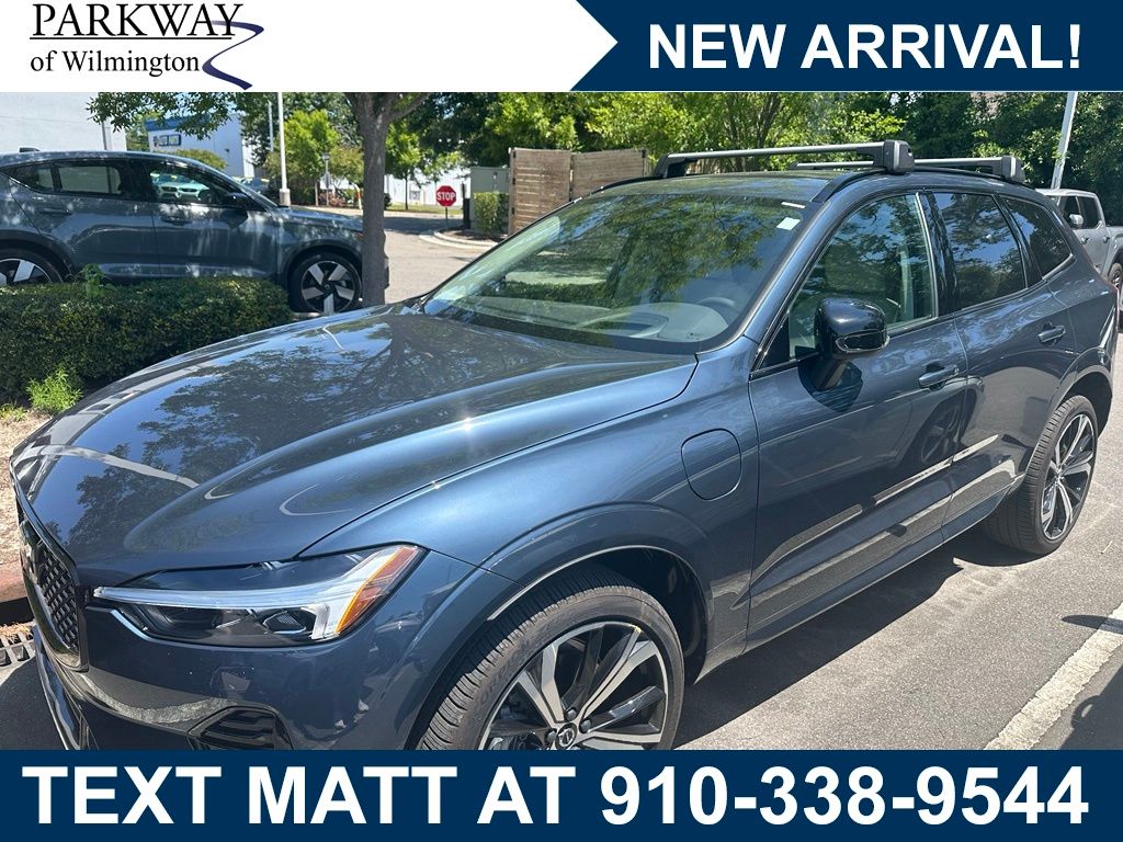 2025 Volvo XC60 T8 Ultra Dark AWD's photo