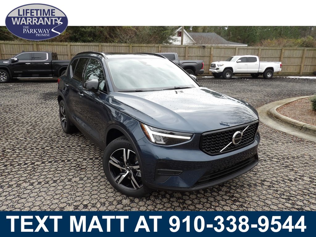 2026 Volvo XC40 B5 Core Dark AWD's photo