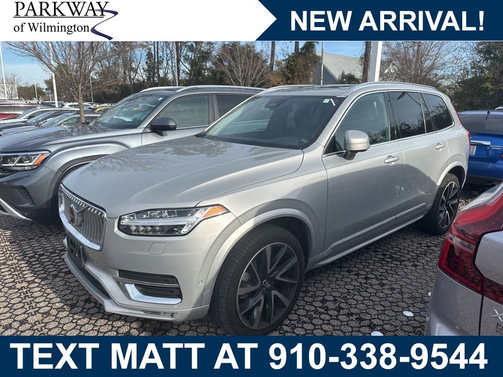 2023 Volvo XC90 Plus's photo