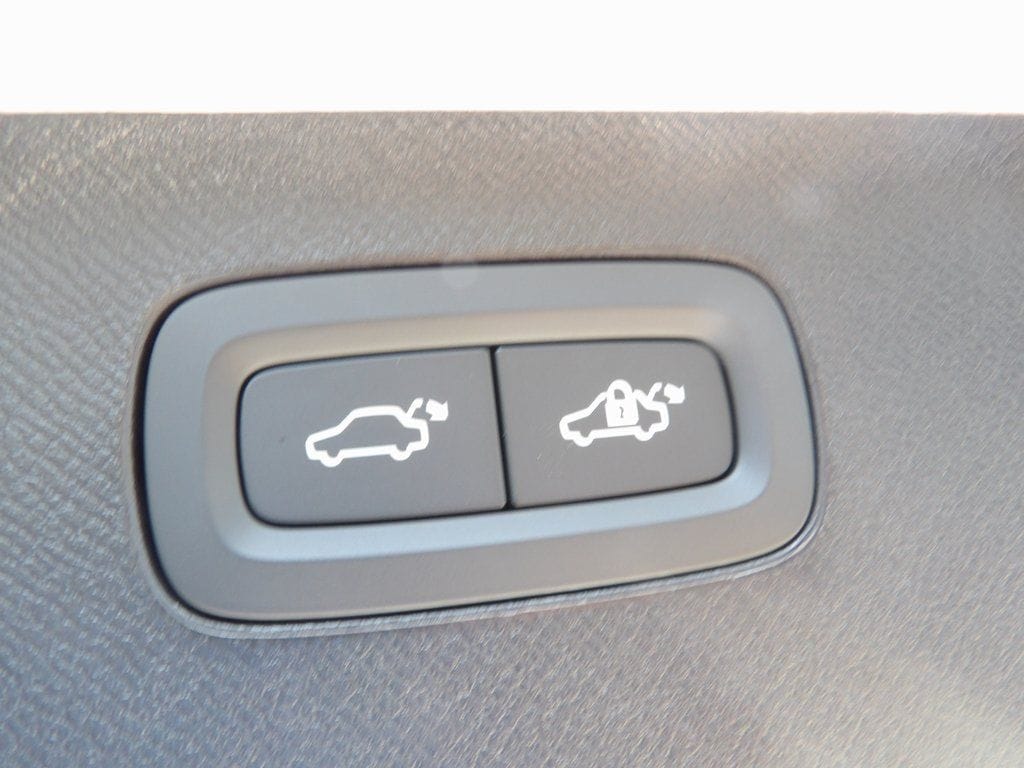 2025 Volvo XC90 Plus - Photo 17