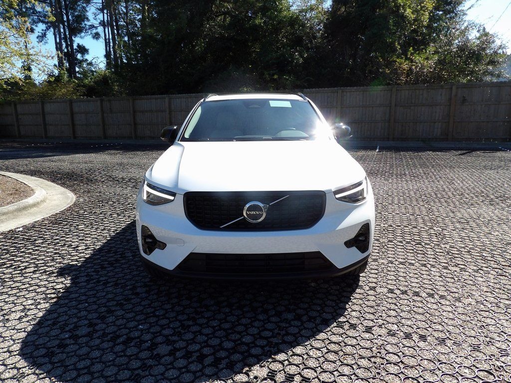 New 2026 Volvo XC40 B5 Plus SUV