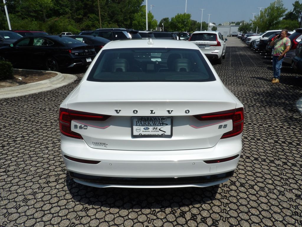 2025 Volvo S60 Core - Photo 8