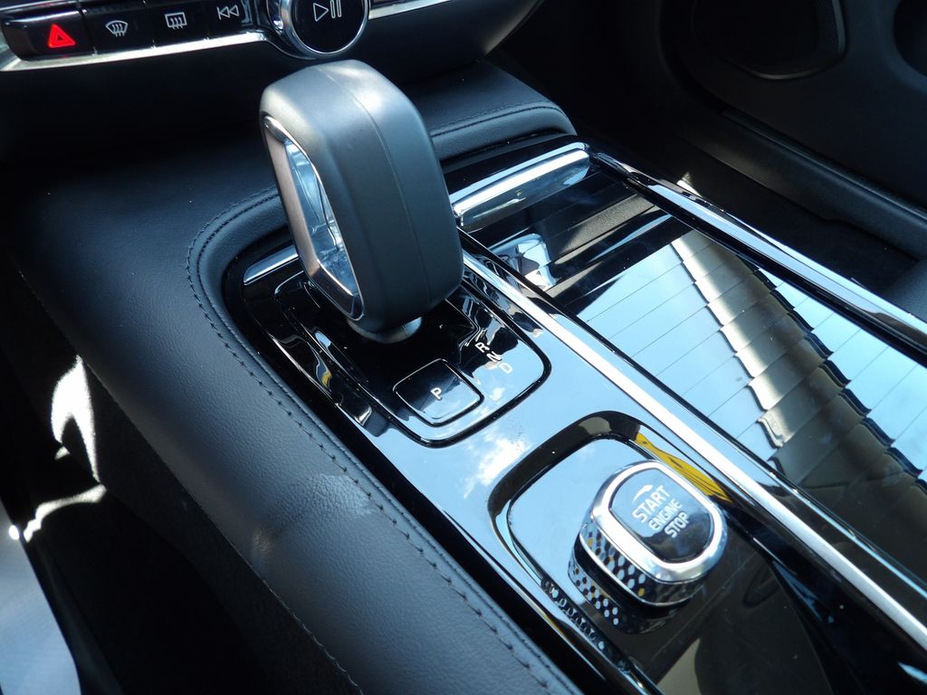 2025 Volvo S60 Plus - Photo 24