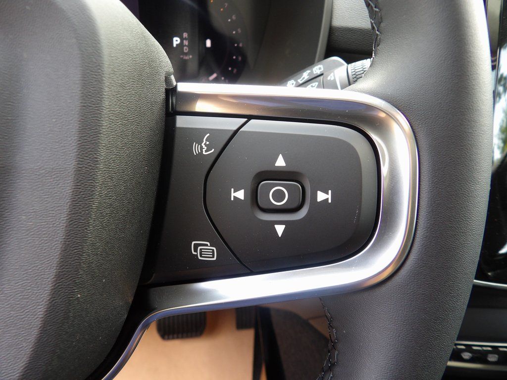 2026 Volvo XC40 Plus - Photo 15