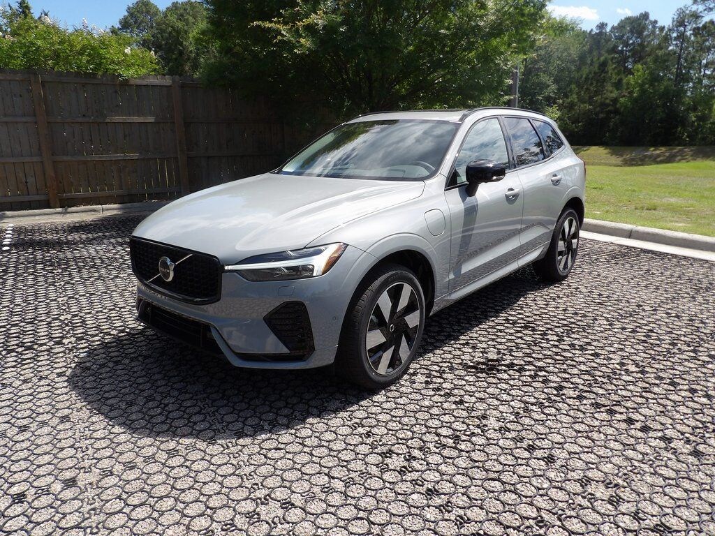 New 2025 Volvo XC60 plug-in hybrid T8 Plus SUV