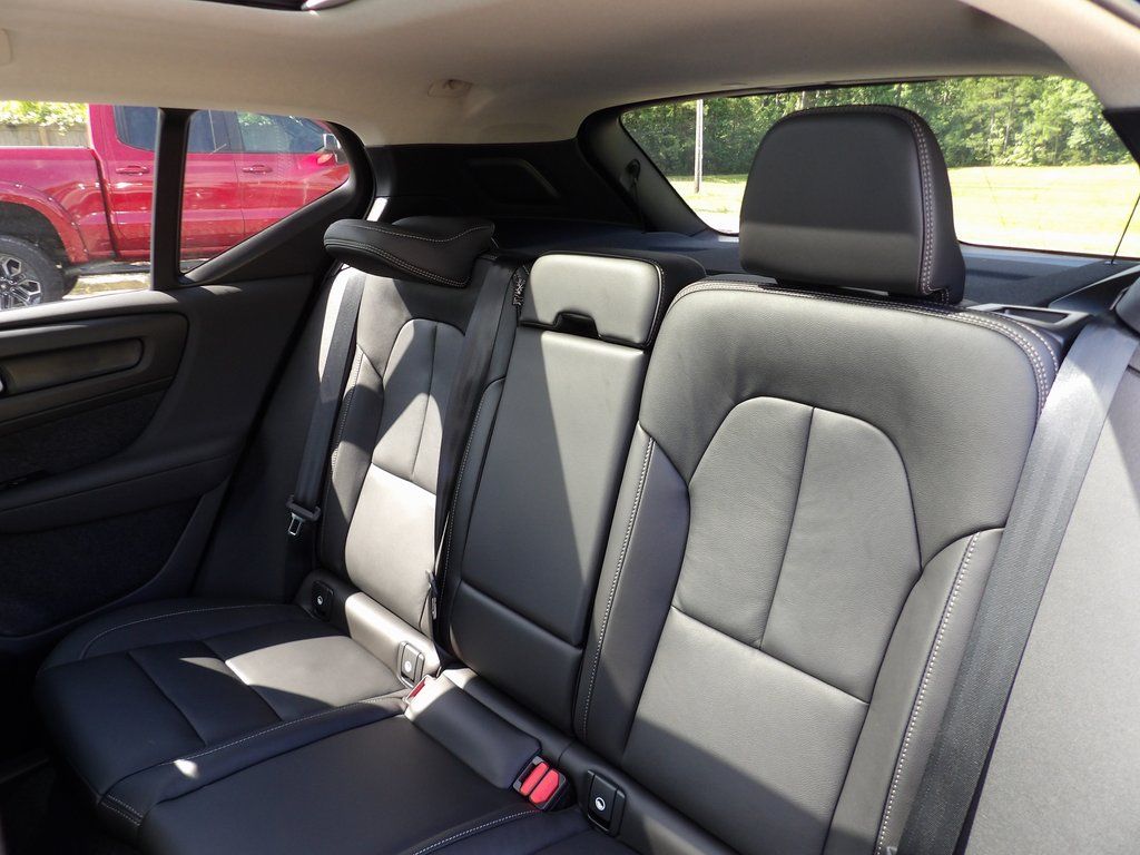 2026 Volvo XC40 Plus - Photo 22