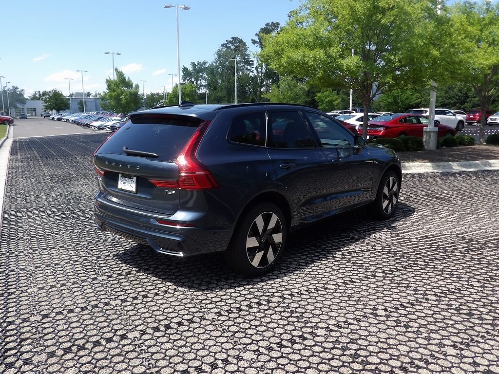 2025 Volvo XC60 T8 Plus photo 4