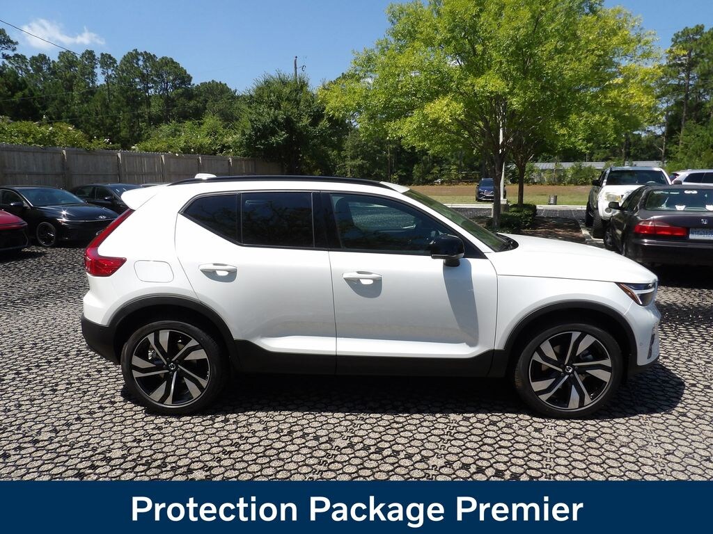 New 2026 Volvo XC40 B5 Ultra SUV