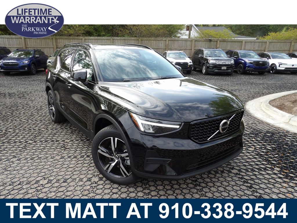 2026 Volvo XC40 B5 Core Dark AWD's photo
