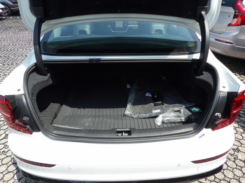 2025 Volvo S60 Core - Photo 25