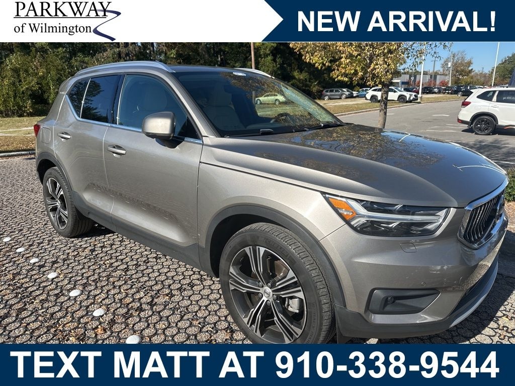 Used 2020 Volvo XC40 T4 Inscription SUV