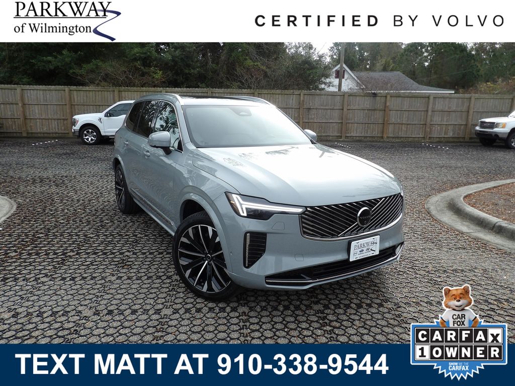 2025 Volvo XC90 Plus's photo