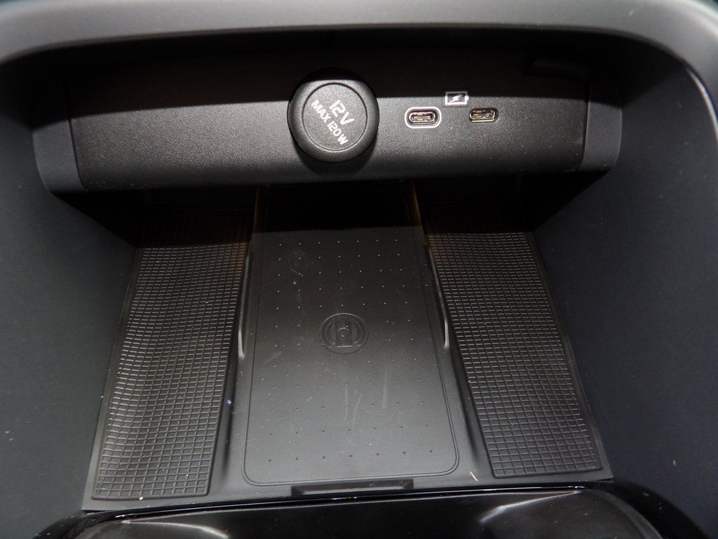2026 Volvo XC40 Plus - Photo 17