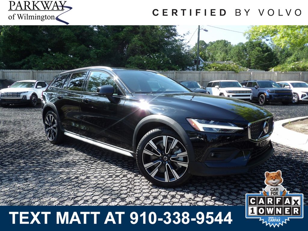 2026 Volvo V60 Cross Country B5 Ultra AWD's photo