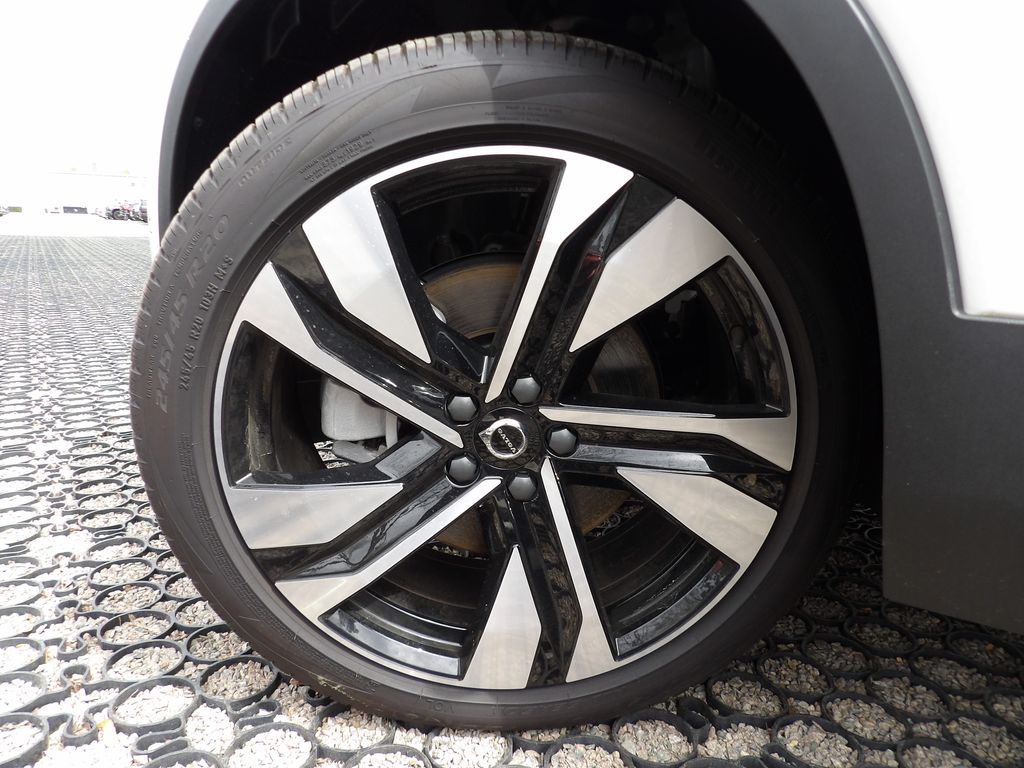 2025 Volvo XC40 Ultra - Photo 30