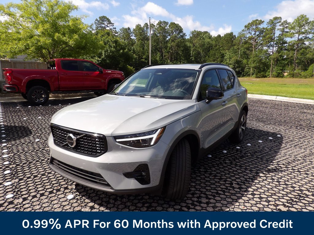 2026 Volvo XC40 Plus - Photo 3
