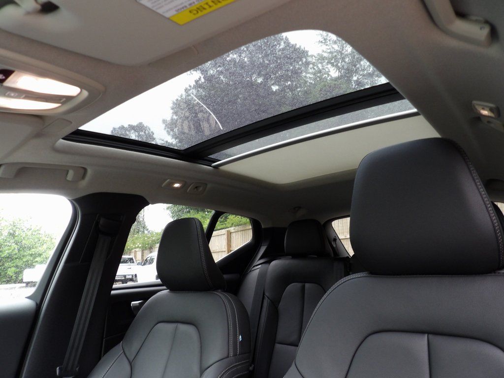 2025 Volvo XC40 Core - Photo 16